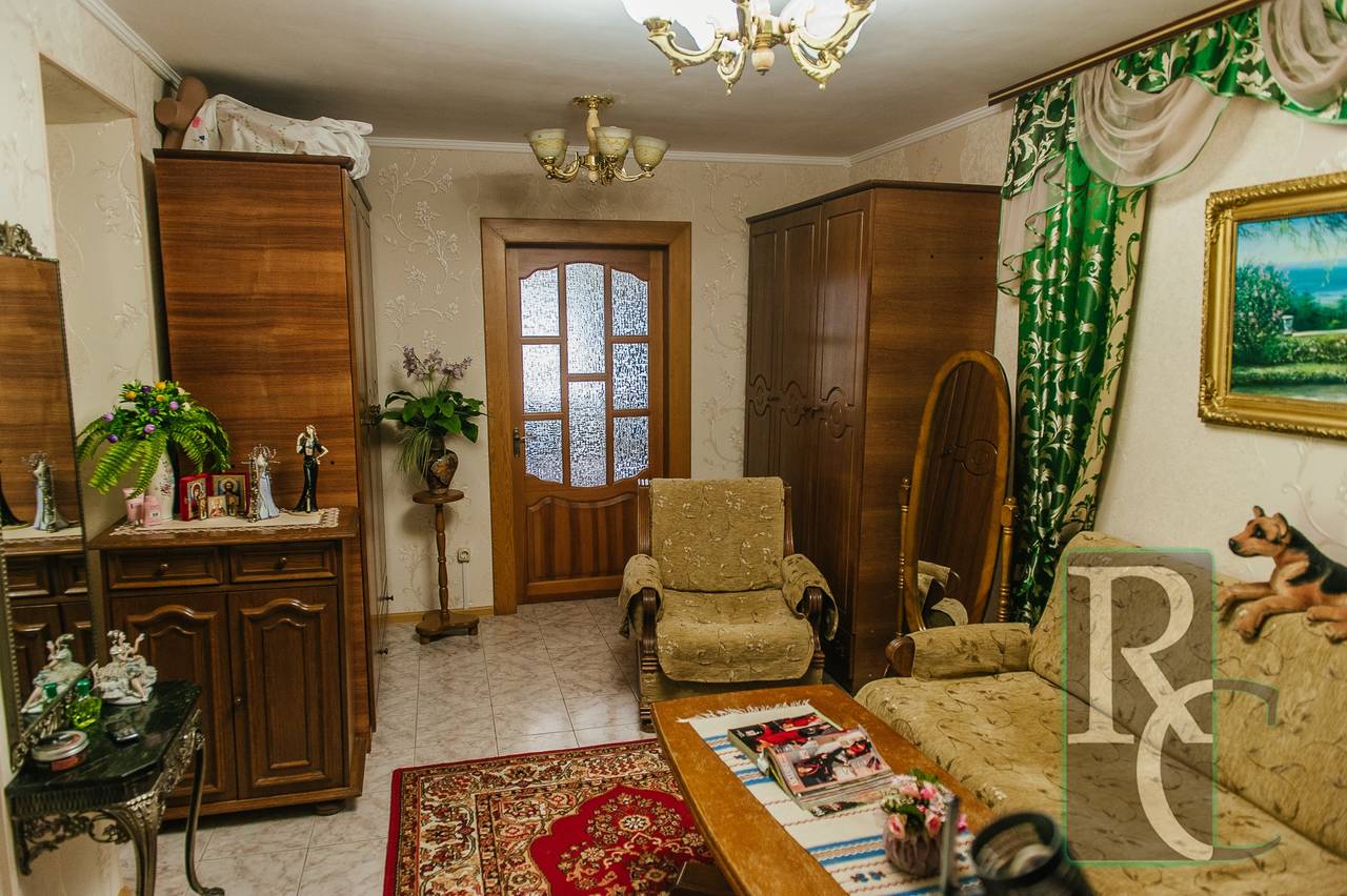 Крупногабаритная 4-х комнатная квартира на Героев Сталинграда.